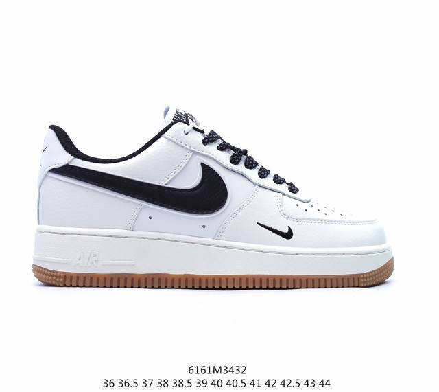 耐克nike Air Force 1 07 Low 白卡其小钩空军一号低帮休闲板鞋 柔软 弹性十足的缓震性能和出色的中底设计 横跨复古与现代的外型结合 造就出风