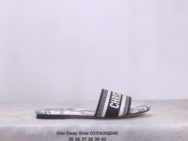 Dior 迪奥 高奢品牌dior迪奥 Dway Slide系列女士平底复古字母刺绣拼色平底露趾凉拖鞋 类型 女鞋 码数 35 36 37 38 39 40 Xm
