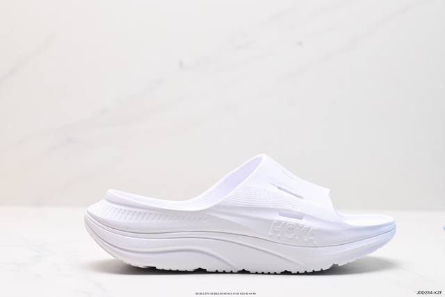 公司级hoka One Ora Recovery Slide 3 运动拖鞋！ 外观时尚大气 鞋底采用耐磨材质 细致做工 彰显品牌魅力 微翘式鞋头设计，响应灵活
