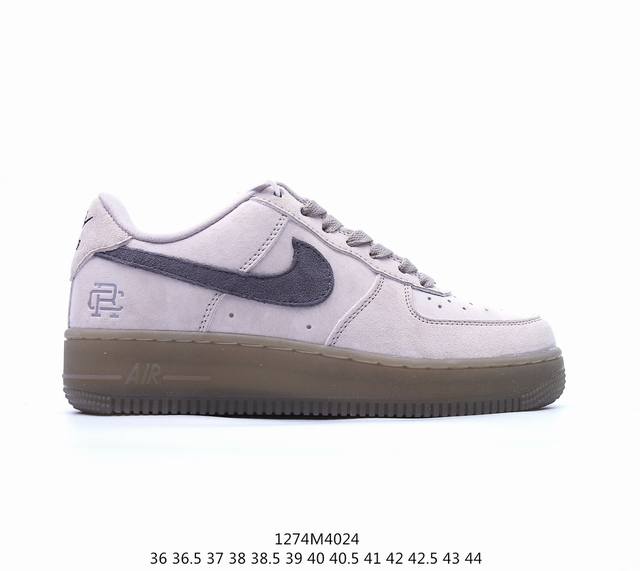 公司级耐克nike Air Force 1 Low 空军一号低帮百搭休闲运动板鞋。柔软、弹性十足的缓震性能和出色的中底设计，横跨复古与现代的外型结合，造就出风靡