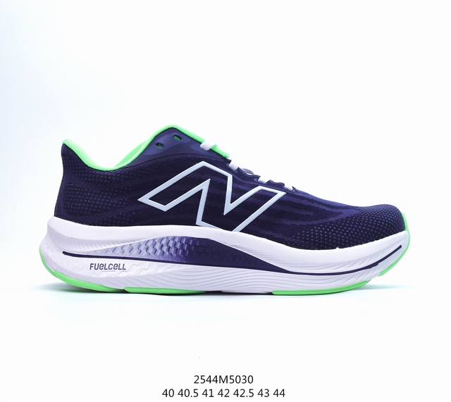 New Balance Nb Fuelcell 跑步鞋 Fuelcell Supercomp Trainer采用fuelcell中底 采用energyarc技术
