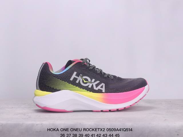 Hoka One Oneu Rocketx2 真碳大底 半透明蝉翼鞋面透气跑步鞋 技术合成网眼鞋面 提供如拥抱足部的贴合感 内部中底笼 提供轻量的如拥抱足部的舒