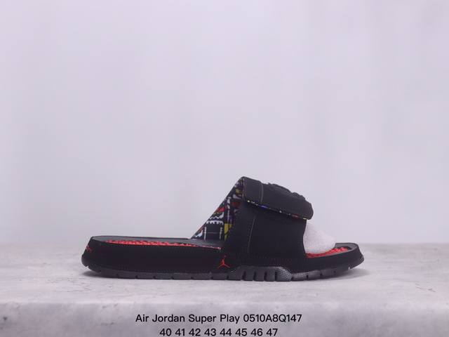 Air Jordan Super Play 乔丹拖鞋 Aj拖鞋 灰色 运动拖鞋 钩环带提供可调节的安全贴合；鞋面的合成皮革提供舒适的耐用性；带有纹理鞋床的泡沫鞋
