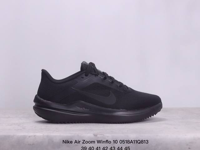 耐克nike Air Zoom Winflo 10 登月跑鞋 该鞋款采用改良版网眼布和增加泡棉设计，专为驾驭耐力跑而设计，出色的缓震性能可助力你心无旁骛专注跑步