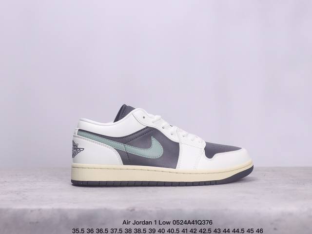 耐克 乔丹air Jordan 1 Low Aj1 乔1 乔丹1代aj1 低帮复古文化休闲运动篮球鞋。该鞋款从 1985 年元年款汲取设计灵感，焕新演绎简约经典 - 点击图像关闭