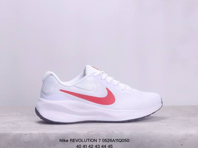Nike Revolution 7透气 低帮 跑步鞋兼顾迅疾外观和稳固脚感，后跟覆面和中足动态支撑巧妙融合，缔造稳定顺畅的迈步体验 货号：Fb2207-004