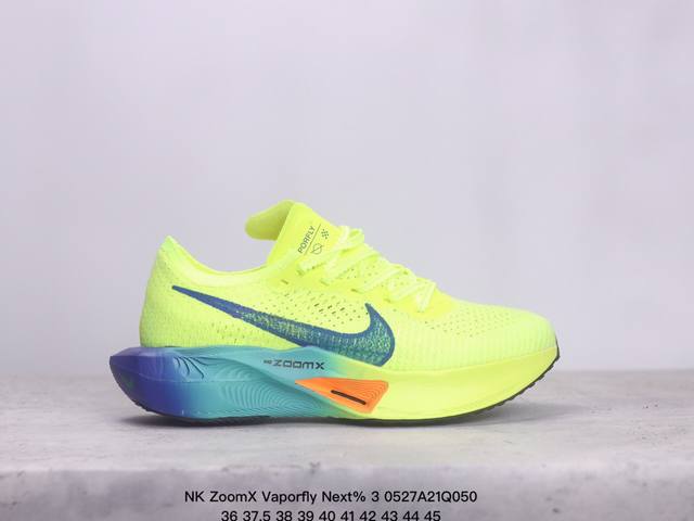 Nk Zoomx Vaporfly Next% 3马拉松跑步鞋 鞋面使用了全新 Vaporweave 科技，这种类似蝉翼的材质相比 Flyknit 更加轻薄透气