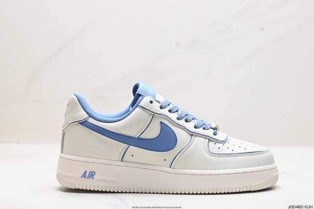 公司级耐克nike Air Force 1 Low Su19 空军一号低帮百搭休闲运动板鞋。柔软、弹性十足的缓震性能和出色的中底设计，横跨复古与现代的外型结合，