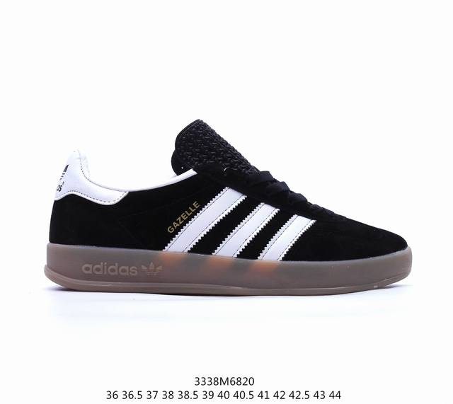 阿迪达斯 Adidas Originals Gazelle Indoor 复古三叶草防滑透明橡胶板鞋经典运动鞋。这款经典鞋,忠于原版设计,缀撞色三条纹和鞋跟饰片