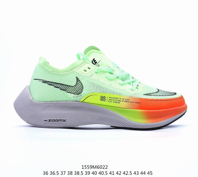 Nike Zoomx Vaporfly Next% 马拉松跑步鞋 真碳纯原版本 舒适鞋面采用合成革+织物材质 不同肌理材质拼接 使鞋型稳固不易变形。 柔软透气内