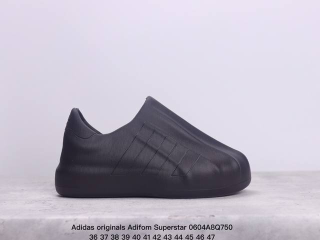 阿迪达斯 Adidas Originals Adifom Superstar 木屐鞋 鸭鸭鞋 潮男女运动板鞋 包头 拖鞋 凉鞋。鞋子由 50% 的天然和可再生材