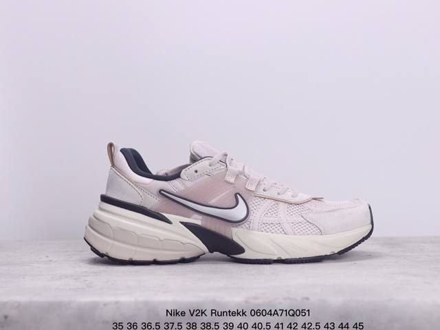 公司级耐克nike V2K Runtekk 减震防滑复古低帮跑步鞋！ 材质上使用大面积网眼 皮革 Tpu 组成 支撑和透气性肯定不错 中底处由 Cushlon