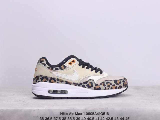 Nike Air Max1由 Tinker Hatfield和 Mark Parker在1987年设计,灵感来自于巴黎蓬皮杜中心。Tinker Hatfield