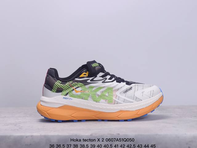 公司级hoka Tecton X 2轻盈系列缓震透气跑鞋 #新系列中底依旧是经典的模压eva材料，同时做到了重量更轻，在重新调教后的全新中底泡棉比上一代更轻盈、