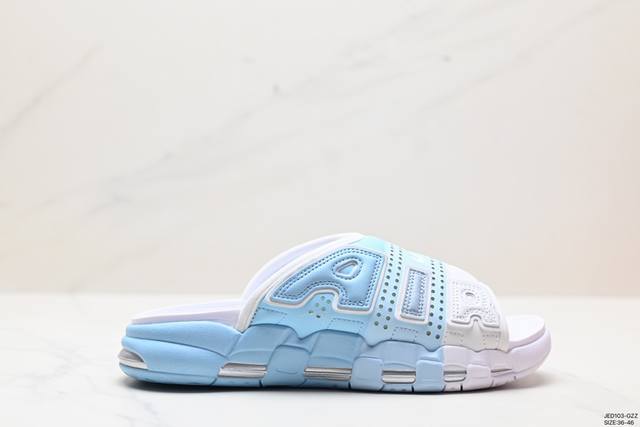 Nike Air More Uptempo Slide皮蓬拖鞋 以流行于街头的涂鸦文化为设计灵感，整体的设计风格夸张而充满魅力，厚实而充满质感的皮质鞋面两侧印刻