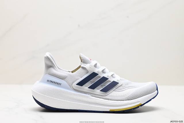 公司级阿迪达斯adidas Ultraboost Light 全掌爆米花休闲运动跑鞋。采用网材搭配反光皮革鞋面，配上stretchweb网格外底和boost中底