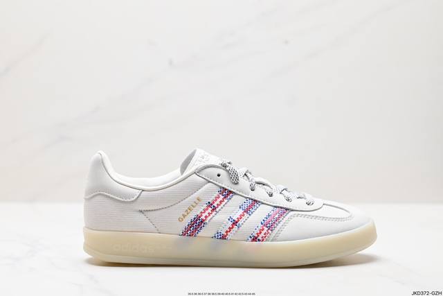 公司级阿迪达斯adidas Originals Gazelle Indoor 三叶草复古防滑耐磨低帮板鞋 鞋款采用柔软的绒面革和耐用的皮革衬里融合在橡胶外底上！