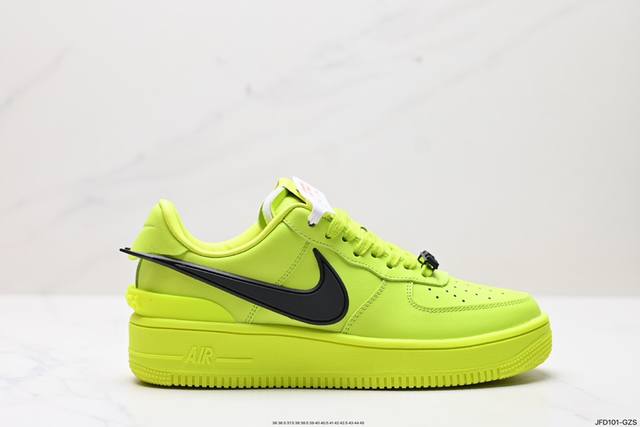 公司级ambush X Nk Air Force 1‘07 Low ”Phantom“ 联名款 空军一号低帮休闲板鞋 #鞋款鞋身以及内衬均采用了纯色皮革打造，标