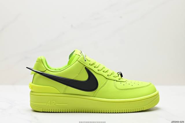 真标耐克 空军一号 Af1 低帮休闲板鞋 Ambush X Nk Air Force 1‘07 Low Sp 空军一号联名标志性的swoosh延伸至鞋跟之外，鞋