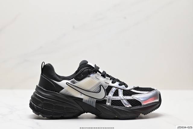 公司级耐克nike V2K Run跑步鞋复古风潮 网面透气运动鞋 灰银紧致的鞋面材质提供良好的包裹性鞋侧 Swoosh以及鞋头部分搭配增添不少亮点的镀铬细节鞋垫