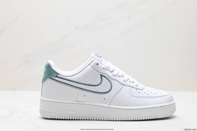 公司级耐克nike Air Force 1 Low 空军一号低帮百搭休闲运动板鞋。柔软、弹性十足的缓震性能和出色的中底设计，横跨复古与现代的外型结合，造就出风靡