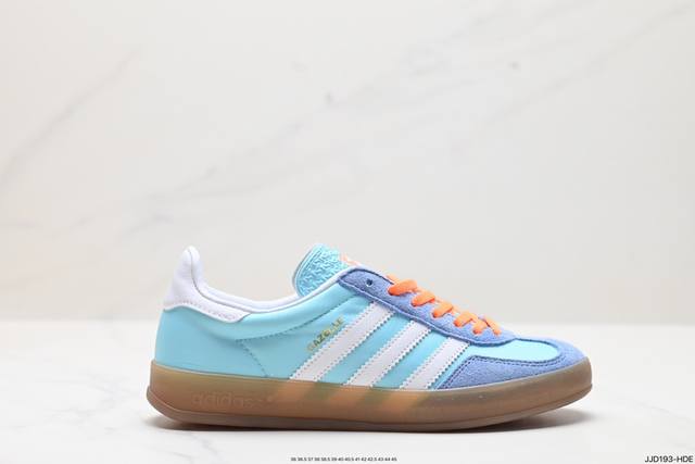 公司级阿迪达斯adidas Originals Gazelle Indoor 三叶草复古防滑耐磨低帮板鞋 鞋款采用柔软的绒面革和耐用的皮革衬里融合在橡胶外底上！