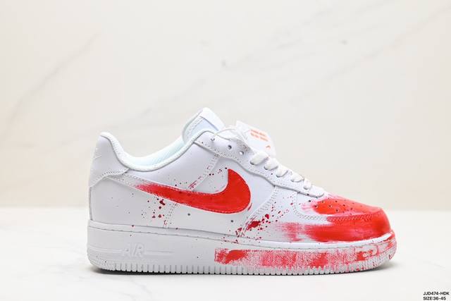 公司级耐克nike Air Force 1 Low 偷心现场 空军一号低帮百搭休闲运动板鞋。柔软、弹性十足的缓震性能和出色的中底设计，横跨复古与现代的外型结合，