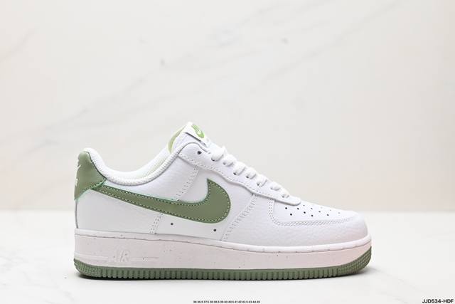 公司级耐克nike Air Force 1 Low 空军一号低帮百搭休闲运动板鞋。柔软、弹性十足的缓震性能和出色的中底设计，横跨复古与现代的外型结合，造就出风靡