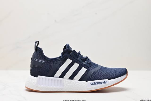 公司级ad Boost Nmd R1 经典跑鞋系列全新配色 弹力针织鞋面 原装高弹boost颗粒大底 缓震性能卓越 体质轻盈且抗冲击 整双鞋子的透气性和舒适度完