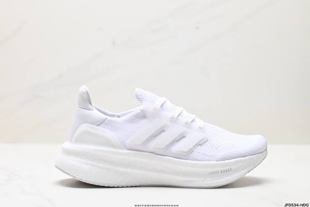 公司级阿迪达斯adidas Ultraboost Light 全掌爆米花休闲运动跑鞋。采用网材搭配反光皮革鞋面，配上stretchweb网格外底和boost中底