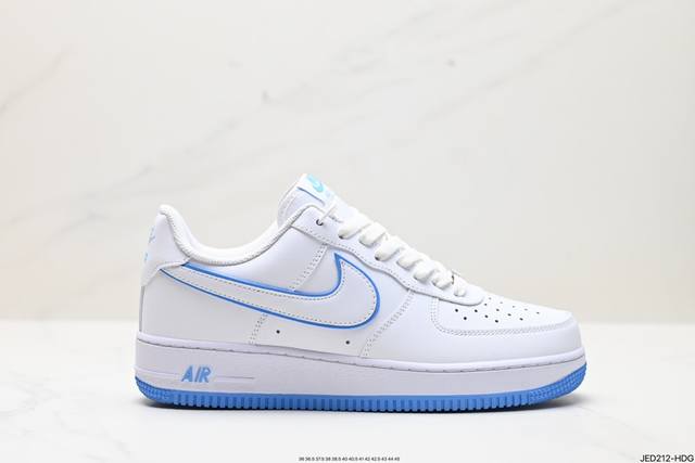 公司级耐克nike Air Force 1 Low 空军一号低帮百搭休闲运动板鞋。柔软、弹性十足的缓震性能和出色的中底设计，横跨复古与现代的外型结合，造就出风靡