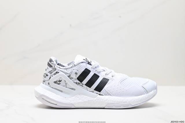 公司级adidas Day Jogger 日行者 原楦型数据开发纸版 网材鞋面搭配合成绒面革饰面 中底嵌入全掌boost爆米花缓震颗粒材质,棉质脚感体验科技全副