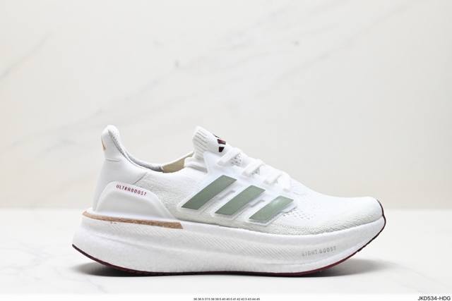 公司级阿迪达斯adidas Ultraboost Light 全掌爆米花休闲运动跑鞋。采用网材搭配反光皮革鞋面，配上stretchweb网格外底和boost中底