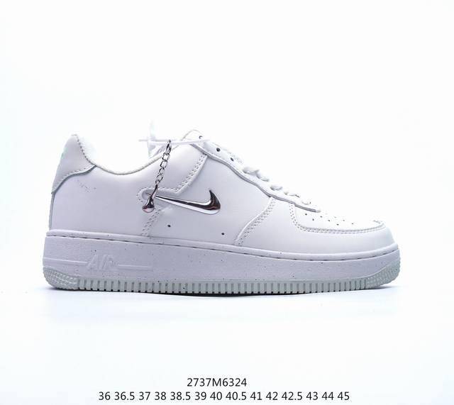 耐克 Nike Air Force 1 '07 Low 空军一号含气垫 低帮百搭厚底增高休闲运动板鞋。柔软、弹性十足的缓震性能和出色的中底设计，横跨复古与现代的