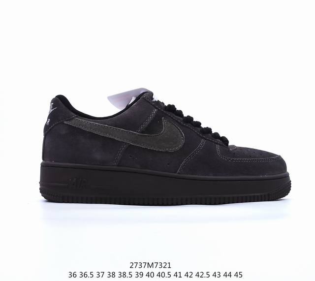 公司级耐克nike Air Force 1 Low 空军一号低帮百搭休闲运动板鞋。柔软、弹性十足的缓震性能和出色的中底设计，横跨复古与现代的外型结合，造就出风靡