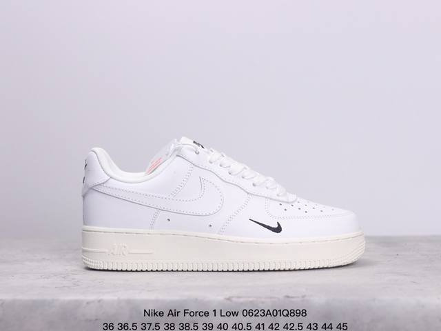 真标耐克nike Air Force 1 Low 空军一号低帮百搭休闲运动板鞋。柔软、弹性十足的缓震性能和出色的中底设计，横跨复古与现代的外型结合，造就出风靡全