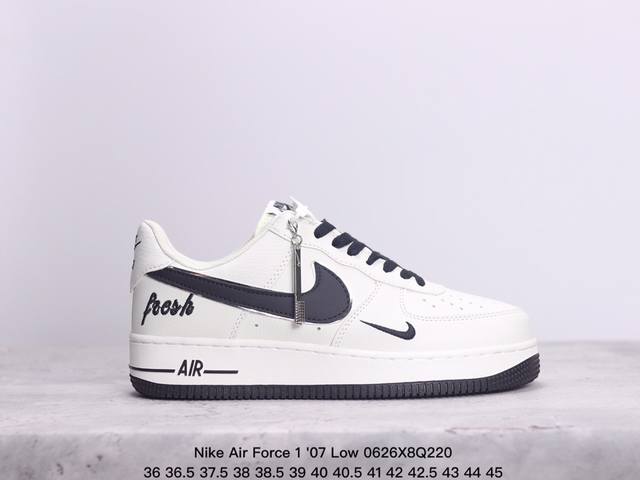 耐克 Nike Air Force 1 '07 Low 空军一号低帮，柔软、弹性十足的缓震性能和出色的中底设计，横跨复古与现代的外型结合，造就出风靡全球三十多年