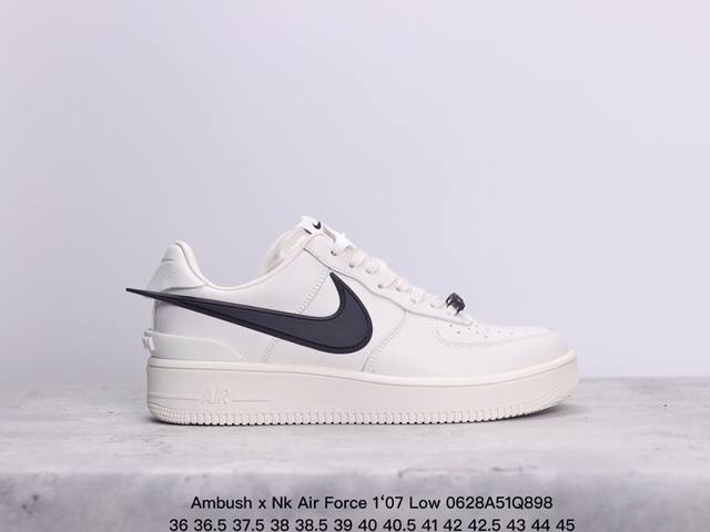 公司级ambush X Nk Air Force 1‘07 Low ”Phantom“ 联名款 空军一号低帮休闲板鞋 #鞋款鞋身以及内衬均采用了纯色皮革打造，标