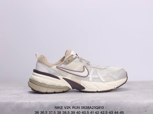 公司级耐克nike V2K Run跑步鞋复古风潮 网面透气运动鞋 灰银紧致的鞋面材质提供良好的包裹性鞋侧 Swoosh以及鞋头部分搭配增添不少亮点的镀铬细节鞋垫