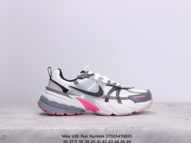 Nike 耐克 V2K Run 减震防滑 复古低帮跑步鞋 超火复古跑鞋，采用太空革组合呼吸网眼布鞋面材质，搭载正确4层组合底模，嵌入tpu加固稳定模块,双层md