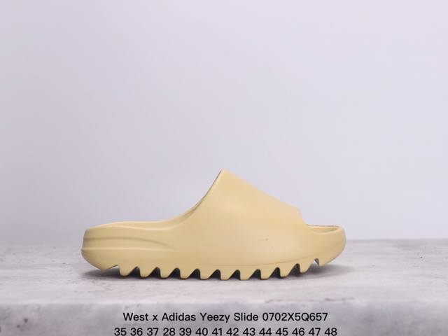 West X Adidas Yeezy Slide Glow Green 椰子户外风格沙滩涉水百搭运动穿搭拖鞋拖鞋 Yeezy Slide 采用 Eva 泡棉以