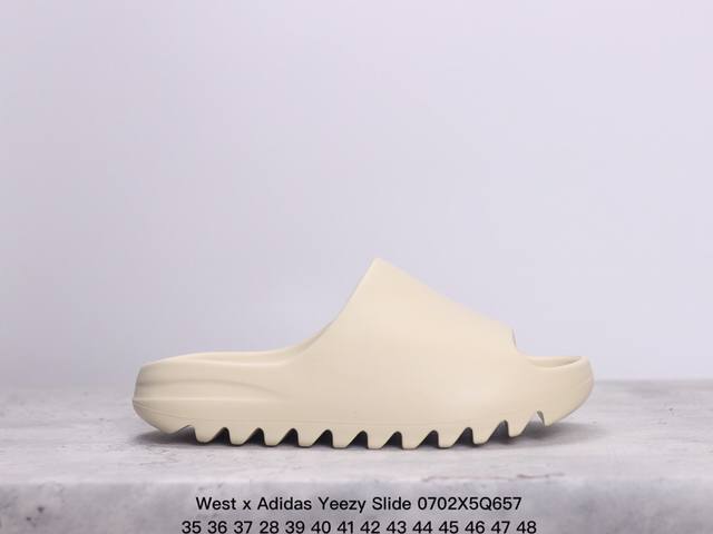 West X Adidas Yeezy Slide Glow Green 椰子户外风格沙滩涉水百搭运动穿搭拖鞋拖鞋 Yeezy Slide 采用 Eva 泡棉以