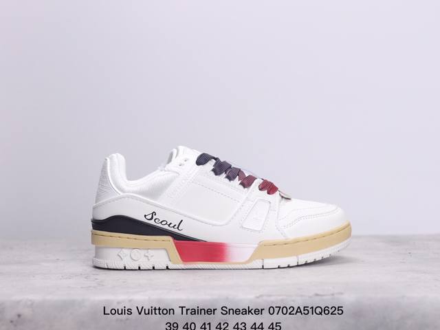 Louis Vuitton Trainer Sneaker 联名款 路易威登低帮休闲鞋 艺术总监 Virgil Abloh 设计的路易威登手写标识则于侧面彰显品