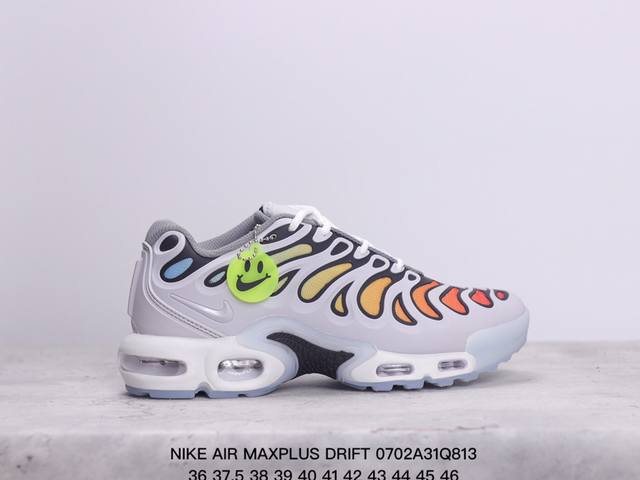 公司级耐克nike Air Maxplus Drift休闲气垫缓震跑步运动鞋 造型超讨喜！鞋面以帆布和织物材质包裹，保证了轻薄透气，更适合夏季穿着。鞋侧 鱼骨 - 点击图像关闭