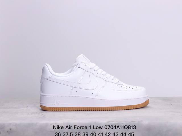 公司级耐克nike Air Force 1 Low 空军一号低帮百搭休闲运动板鞋。柔软、弹性十足的缓震性能和出色的中底设计，横跨复古与现代的外型结合，造就出风靡