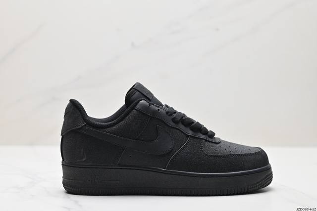 真标耐克nike Air Force 1'07 空军一号低帮百搭休闲运动板鞋。柔软、弹性十足的缓震性能和出色的中底设计，横跨复古与现代的外型结合，造就出风靡全球