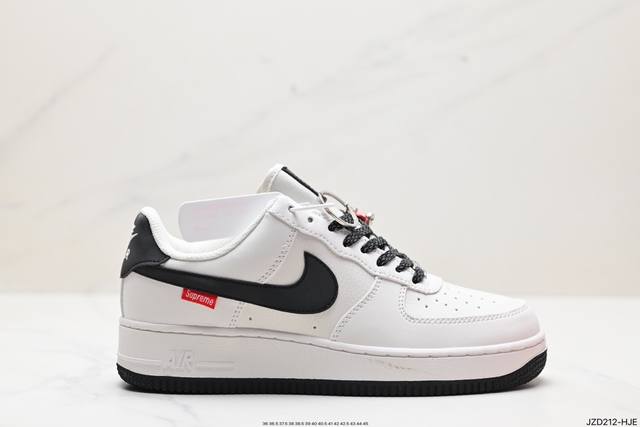 真标耐克nike Air Force 1'07 空军一号低帮百搭休闲运动板鞋。柔软、弹性十足的缓震性能和出色的中底设计，横跨复古与现代的外型结合，造就出风靡全球