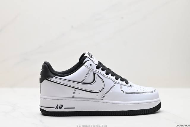 真标耐克nike Air Force 1'07 空军一号低帮百搭休闲运动板鞋。柔软、弹性十足的缓震性能和出色的中底设计，横跨复古与现代的外型结合，造就出风靡全球