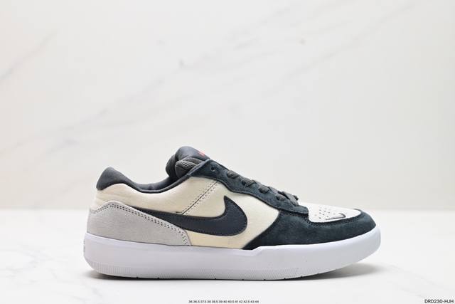 真标耐克nike Sb Force 58低帮休闲板鞋 是一款将前沿创新带入街头的单品，它具有硫化杯底，具有出色的耐用性和灵活性。使用帆布和绒面革，在饰面上放置通