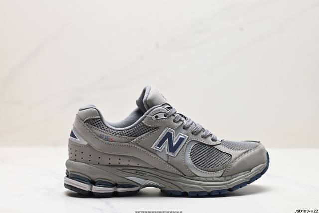 公司级new Balance 2002R 复古单品 热门复古鞋型new Balance 2002R，近日又曝出一款全新配色并释出官图。整双鞋采用棕色和米色主打，